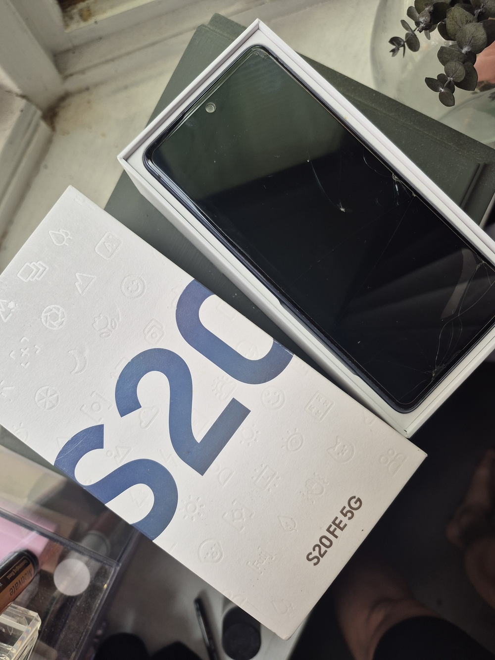 Samsung Galaxy S20 FE 5G - Cloud Navy 128G Includes Case + New Screen Protector